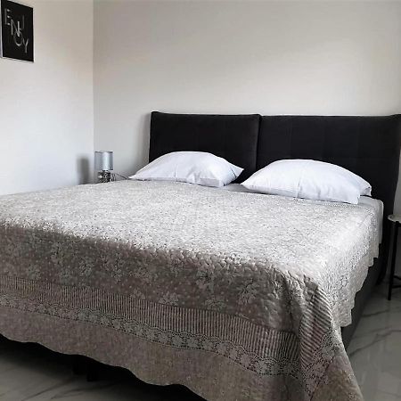 Premium Apartments Adore Novalja Bagian luar foto