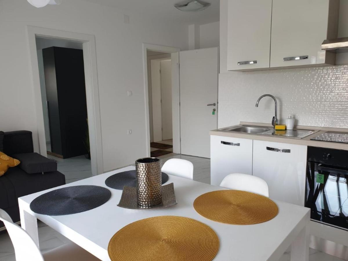 Premium Apartments Adore Novalja Bagian luar foto