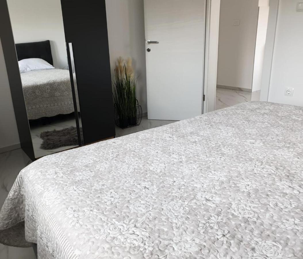 Premium Apartments Adore Novalja Bagian luar foto