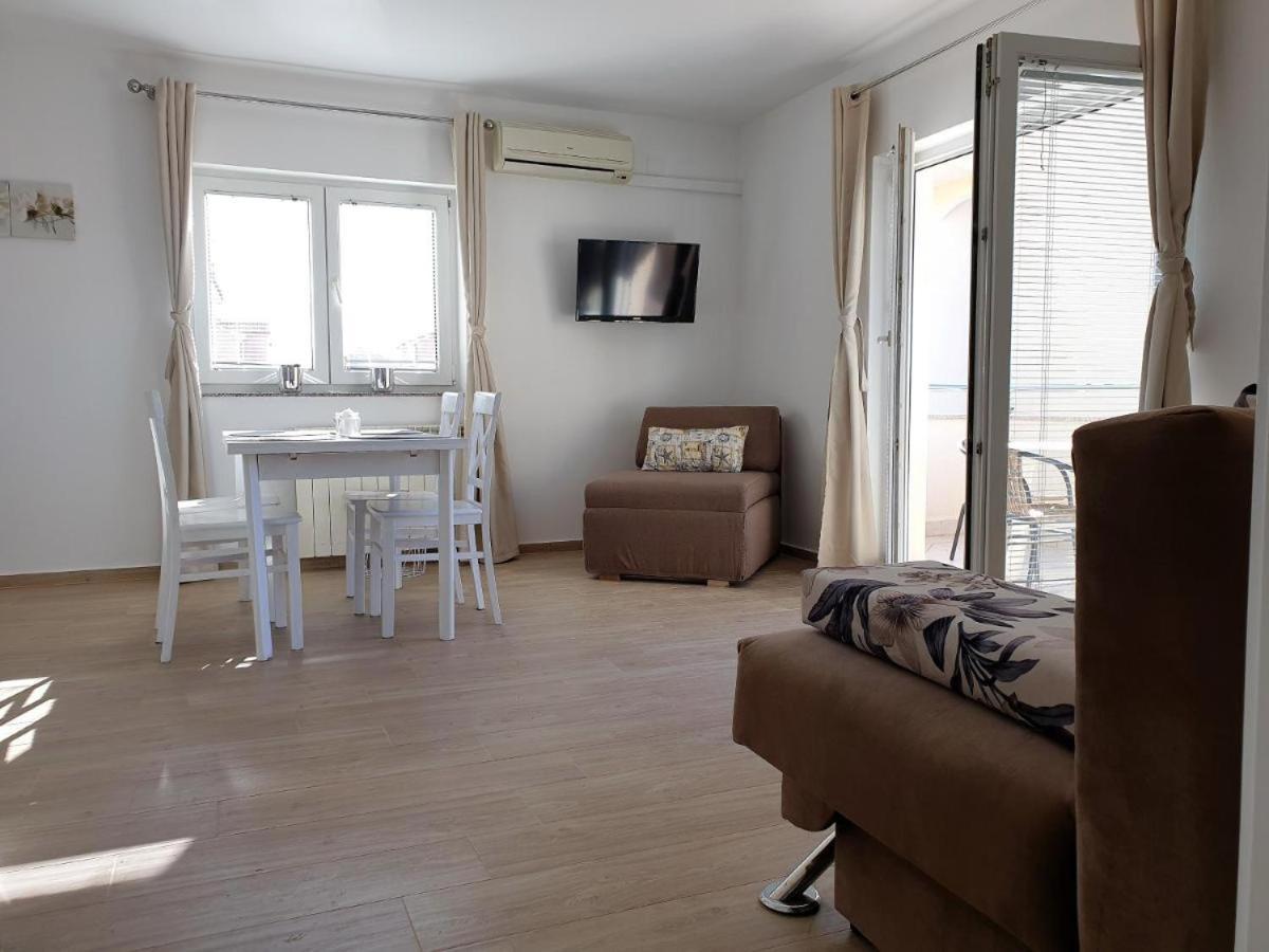 Premium Apartments Adore Novalja Bagian luar foto