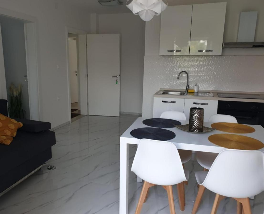 Premium Apartments Adore Novalja Bagian luar foto